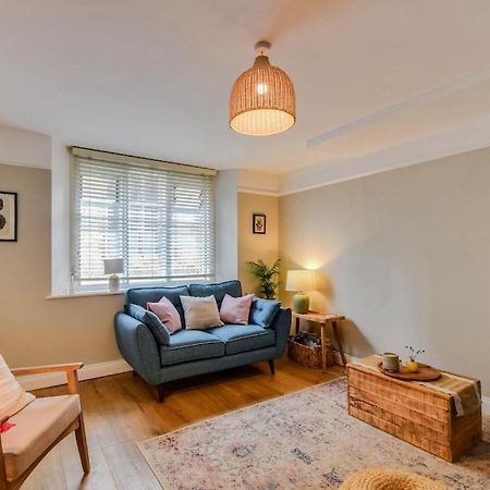 Cheerful 3 Bed Grade II Central Cottage ไซเร็นเซสเตอร์ ภายนอก รูปภาพ