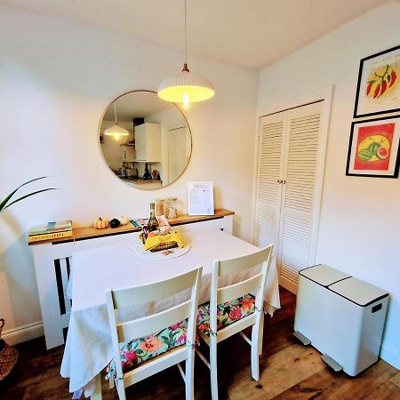 Cheerful 3 Bed Grade II Central Cottage ไซเร็นเซสเตอร์ ภายนอก รูปภาพ