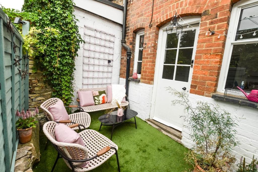 Cheerful 3 Bed Grade II Central Cottage ไซเร็นเซสเตอร์ ภายนอก รูปภาพ