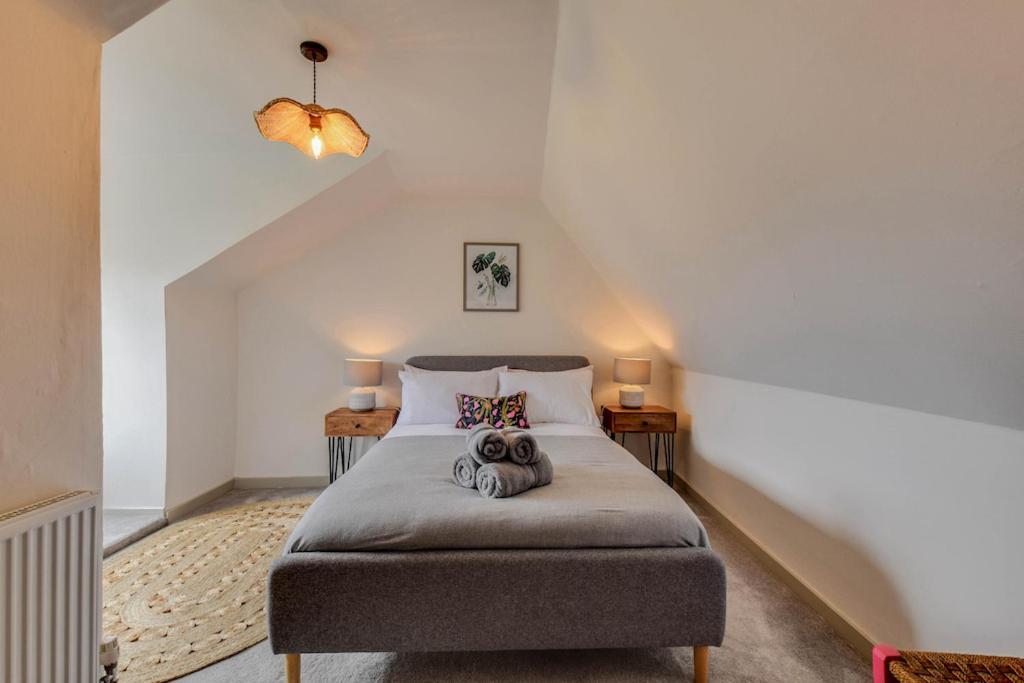 Cheerful 3 Bed Grade II Central Cottage ไซเร็นเซสเตอร์ ภายนอก รูปภาพ