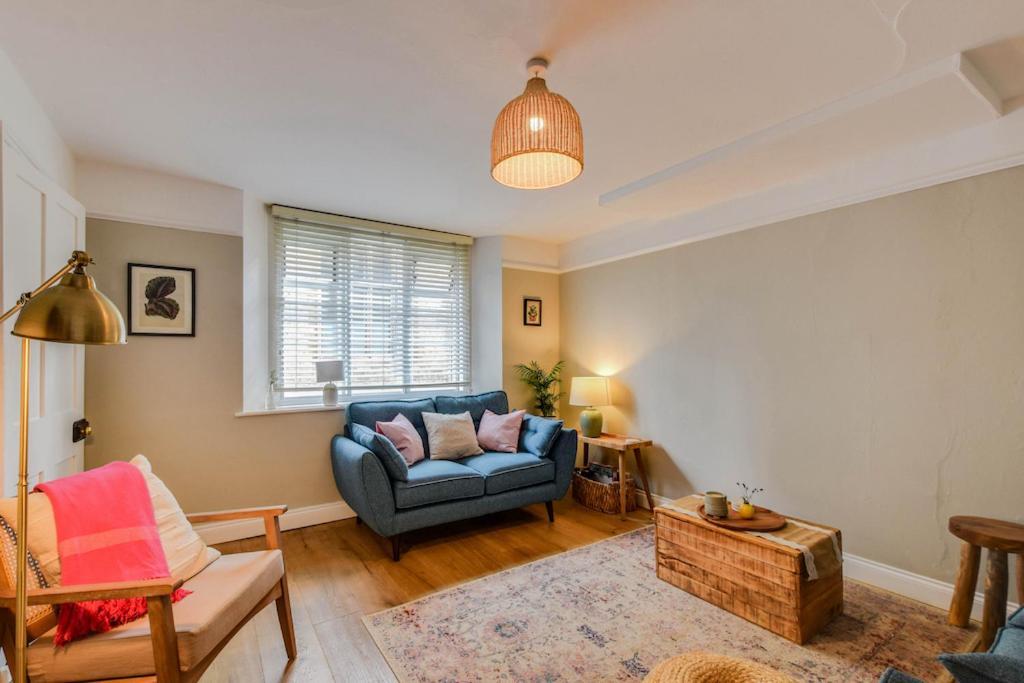 Cheerful 3 Bed Grade II Central Cottage ไซเร็นเซสเตอร์ ภายนอก รูปภาพ
