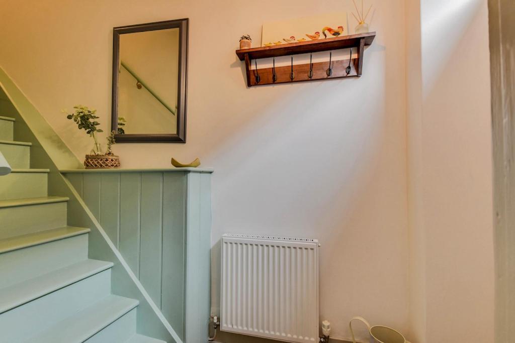 Cheerful 3 Bed Grade II Central Cottage ไซเร็นเซสเตอร์ ภายนอก รูปภาพ