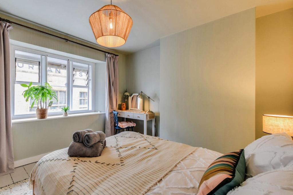 Cheerful 3 Bed Grade II Central Cottage ไซเร็นเซสเตอร์ ภายนอก รูปภาพ