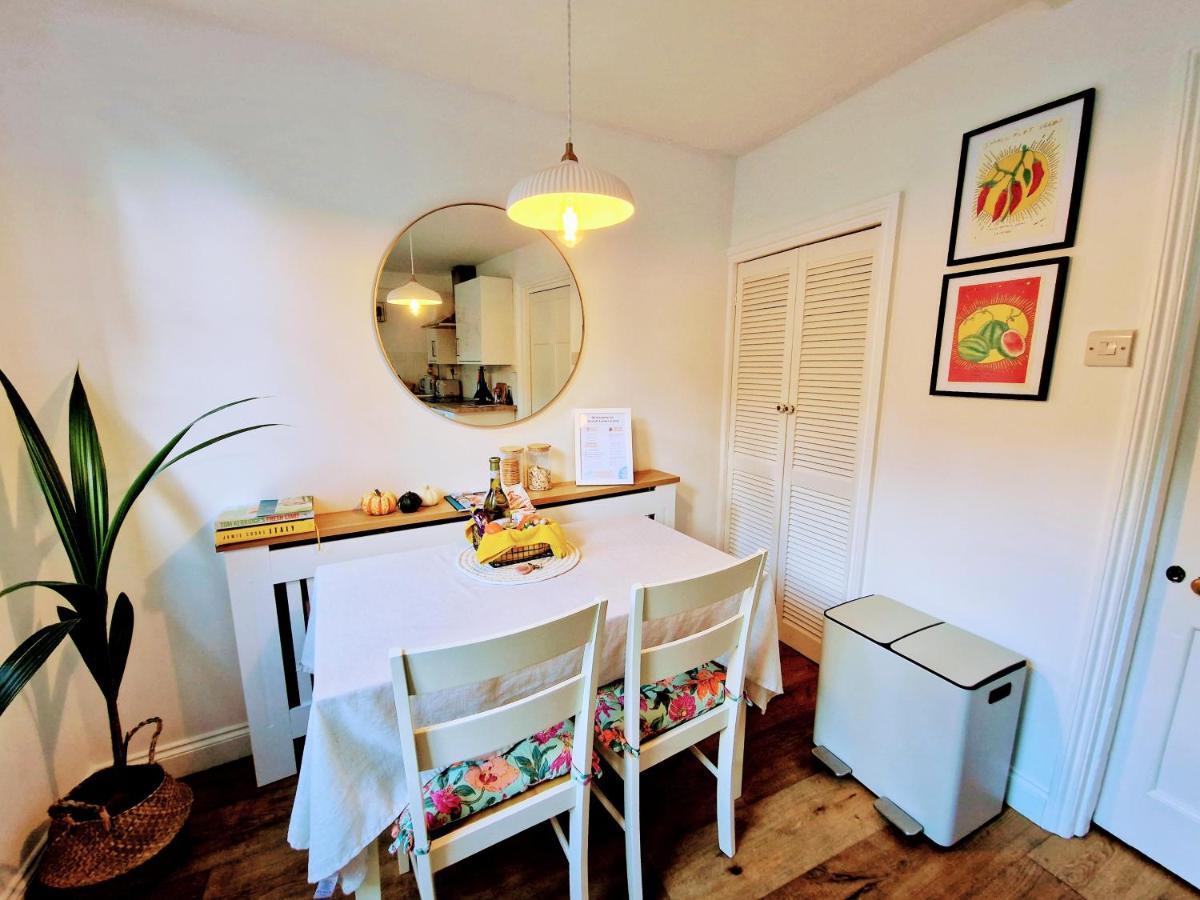 Cheerful 3 Bed Grade II Central Cottage ไซเร็นเซสเตอร์ ภายนอก รูปภาพ